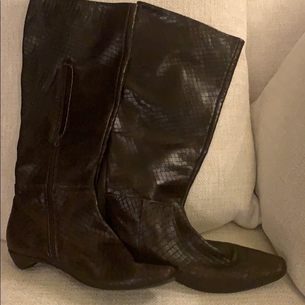 Farylrobin brown embossed flat boots 9
